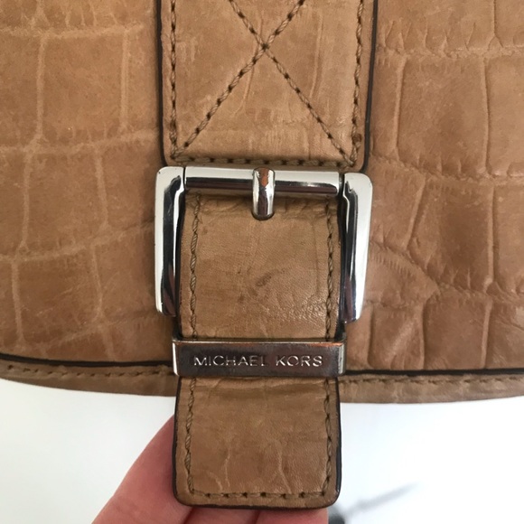Micheal Kors saddle bag, croc embossed. - Picture 2 of 5